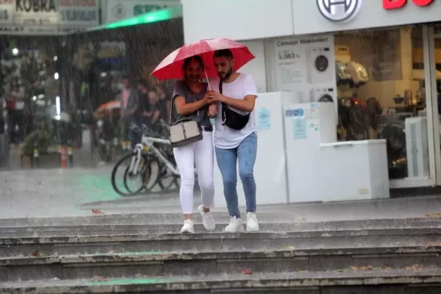 Hava sıcaklığı düşüyor, sağanak yağmura dikkat!