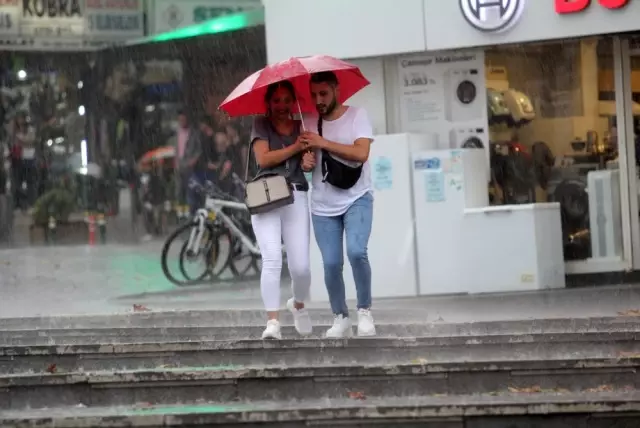 Hava sıcaklığı düşüyor, sağanak yağmura dikkat!