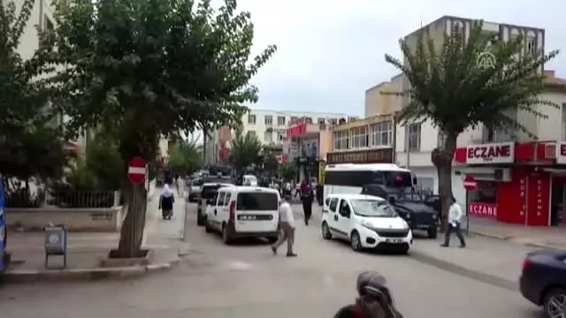HDP'lilere yönelik terör operasyonu - Bismil Belediye binası HDP'lilere yönelik terör operasyonu - Bismil Belediye binası