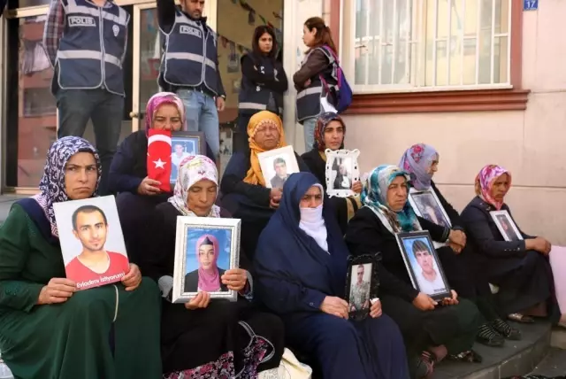 HDP önündeki ailelerin evlat nöbeti 49'uncu gününde