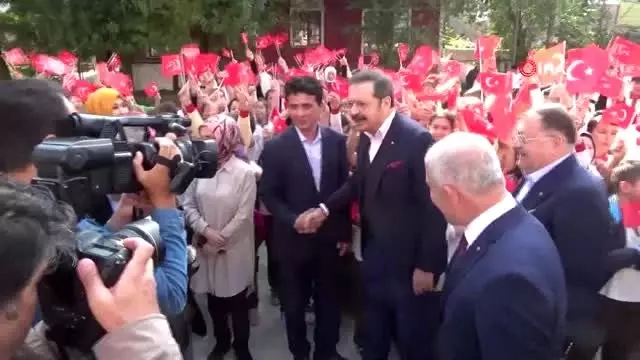 Hisarcıklıoğlu 'Hayallerinizden vazgeçmeyin' Hisarcıklıoğlu 'Hayallerinizden vazgeçmeyin'