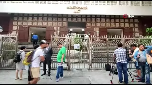 - Hong Kong Lideri, polisin tazyikli su sıktığı camiyi ziyaret etti - Hong Kong Lideri, polisin tazyikli su sıktığı camiyi ziyaret etti