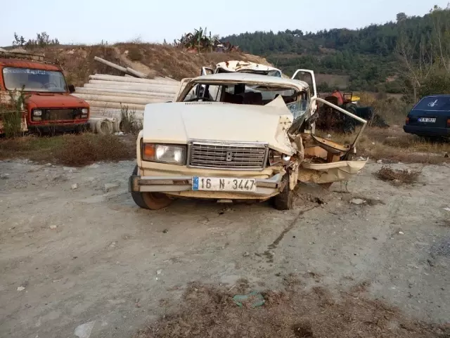 İki otomobil kafa kafaya çarpıştı: 1 ölü, 3 yaralı İki otomobil kafa kafaya çarpıştı: 1 ölü, 3 yaralı