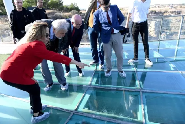 İlber Ortaylı açılış dersi sonrası Uşak'ı gezdi İlber Ortaylı açılış dersi sonrası Uşak'ı gezdi