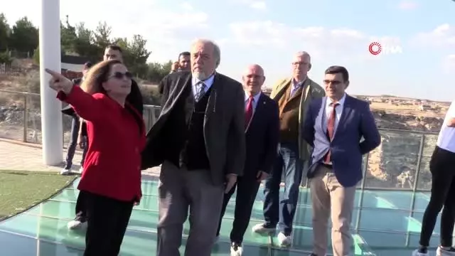 - İlber Ortaylı açılış dersi sonrası Uşak'ı gezdi