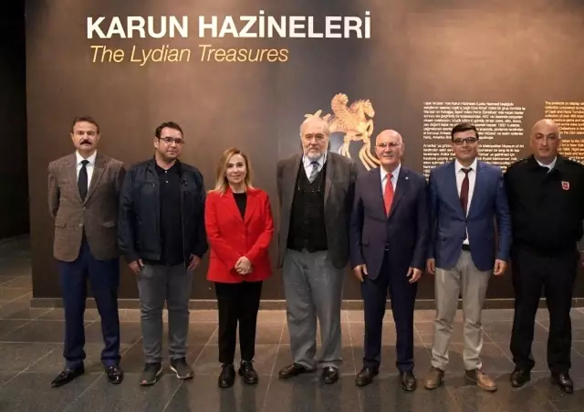 İlber Ortaylı açılış dersi sonrası Uşak'ı gezdi İlber Ortaylı açılış dersi sonrası Uşak'ı gezdi