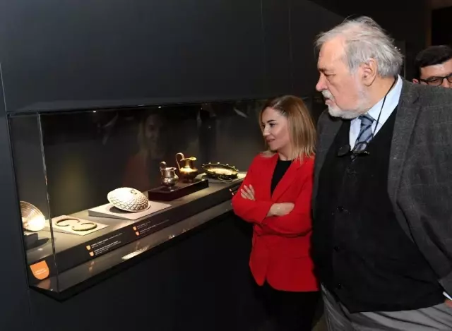 İlber Ortaylı açılış dersi sonrası Uşak'ı gezdi İlber Ortaylı açılış dersi sonrası Uşak'ı gezdi