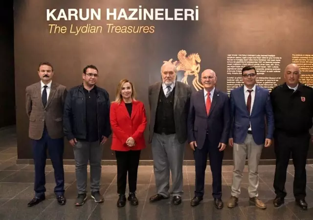 İlber Ortaylı açılış dersi sonrası Uşak'ı gezdi İlber Ortaylı açılış dersi sonrası Uşak'ı gezdi