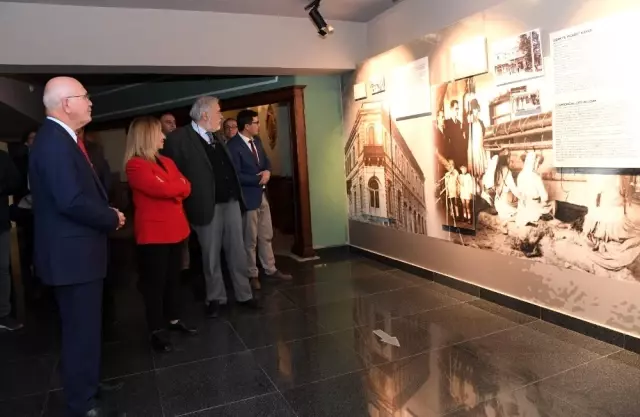 İlber Ortaylı açılış dersi sonrası Uşak'ı gezdi İlber Ortaylı açılış dersi sonrası Uşak'ı gezdi