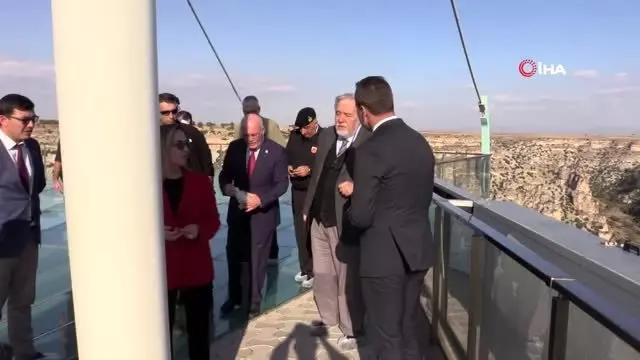 - İlber Ortaylı açılış dersi sonrası Uşak'ı gezdi - İlber Ortaylı açılış dersi sonrası Uşak'ı gezdi
