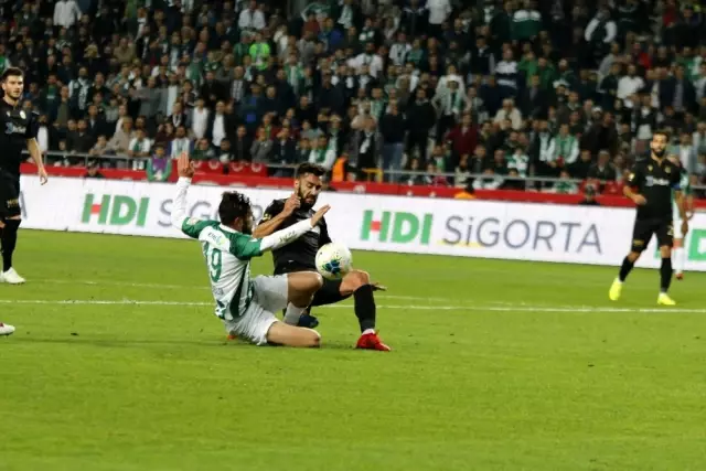 İlk yarıda tek gol var İlk yarıda tek gol var