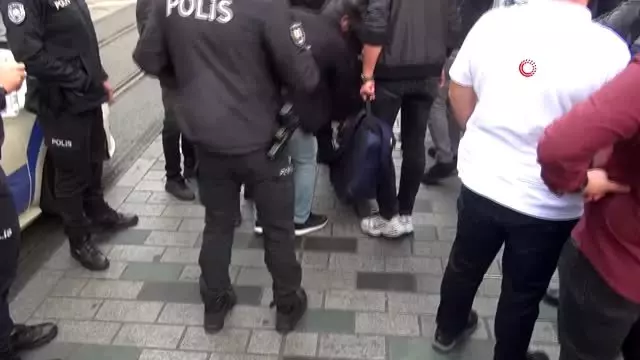 İstiklal Caddesi'nde şüpheli şahıs paniği İstiklal Caddesi'nde şüpheli şahıs paniği