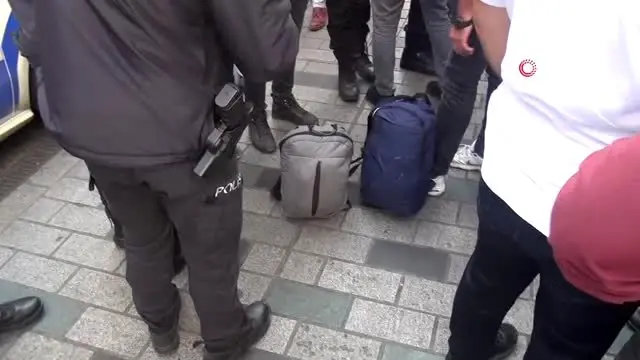 İstiklal Caddesi'nde şüpheli şahıs paniği İstiklal Caddesi'nde şüpheli şahıs paniği