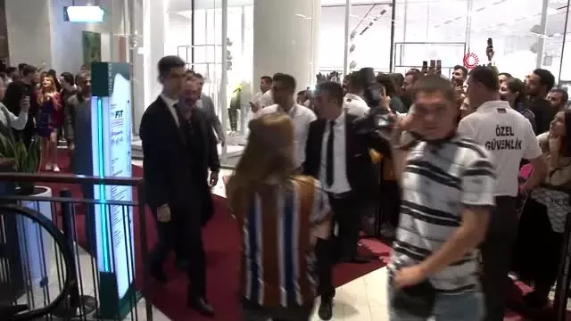 İzmir'de Cem Yılmaz'lı 'Karakomik Filmler' galası İzmir'de Cem Yılmaz'lı 'Karakomik Filmler' galası