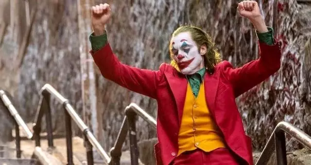 Joker filminde başrolün dans ettiği merdivenler selfie akınına uğradı Joker filminde başrolün dans ettiği merdivenler selfie akınına uğradı