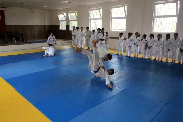 judoculardan asker selamı judoculardan asker selamı