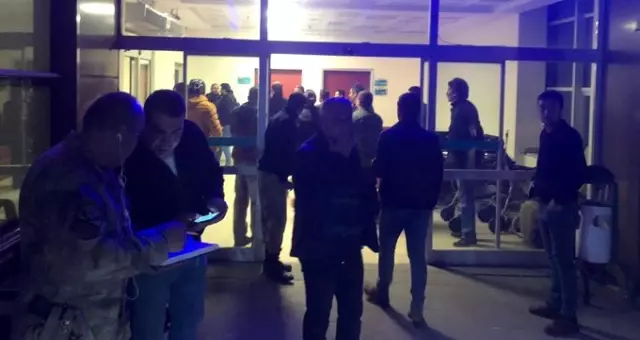 Kars'ta askeri aracın geçişi sırasında patlama: 6 asker, 3 korucu yaralı Kars'ta askeri aracın geçişi sırasında patlama: 6 asker, 3 korucu yaralı