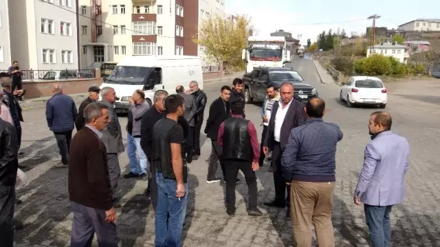 Kars'ta mahalle sakinleri eylem yaptı Kars'ta mahalle sakinleri eylem yaptı