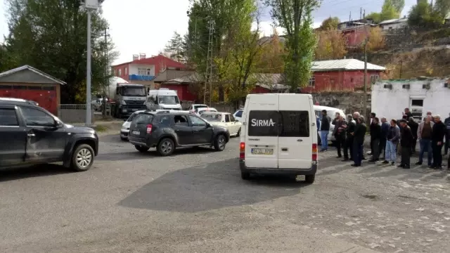 Kars'ta mahalle sakinleri eylem yaptı Kars'ta mahalle sakinleri eylem yaptı