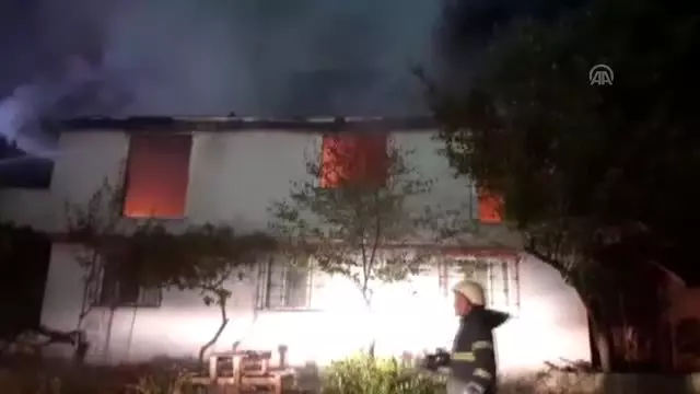Gelinini dövdüğü için uzaklaştırma kararı çıkarılan kayınpeder bu defa ev yaktı Gelinini dövdüğü için uzaklaştırma kararı çıkarılan kayınpeder bu defa ev yaktı