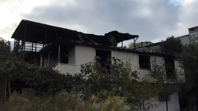 Kayınpeder, oğlu ve gelininin evini yaktı Kayınpeder, oğlu ve gelininin evini yaktı