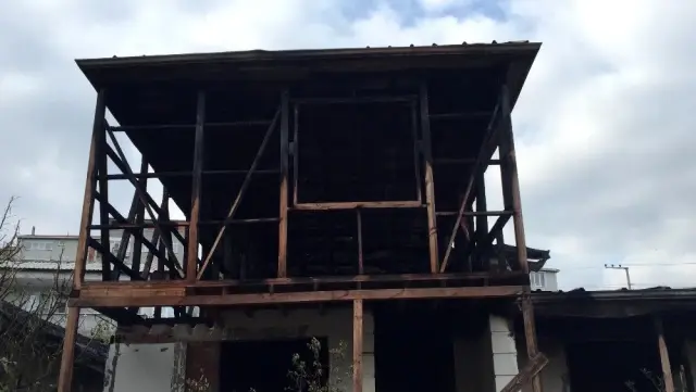 Kayınpeder, oğlu ve gelininin evini yaktı Kayınpeder, oğlu ve gelininin evini yaktı