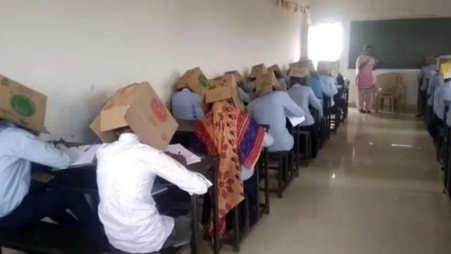 Kopya çekmesinler diye öğrencilerin başına koli geçirildi Kopya çekmesinler diye öğrencilerin başına koli geçirildi