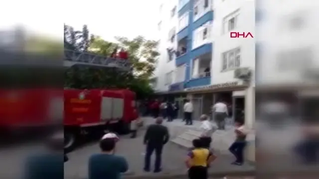 Korkuluk demirlerine sıkışan çocuk için mahalleli seferber oldu Korkuluk demirlerine sıkışan çocuk için mahalleli seferber oldu