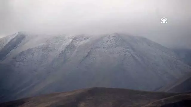 Kösedağ'a mevsimin ilk karı yağdı Kösedağ'a mevsimin ilk karı yağdı