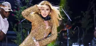 Tarık Ünlüoğlu: Kulisinden video paylaşan Hadise, mini elbisesiyle hayranlarını mest etti Tarık Ünlüoğlu: Kulisinden video paylaşan Hadise, mini elbisesiyle hayranlarını mest etti
