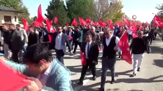 Kütahya'da Mehmetçiğe destek yürüyüşü Kütahya'da Mehmetçiğe destek yürüyüşü