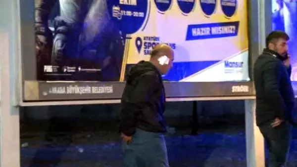Lastiği çıkan kamyon devrildi, meyve ve sebzeler yola döküldü Lastiği çıkan kamyon devrildi, meyve ve sebzeler yola döküldü