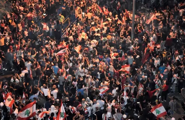 Lübnan'da göstericiler, genel grev ve protestolara devam çağrısı yapıyor Lübnan'da göstericiler, genel grev ve protestolara devam çağrısı yapıyor