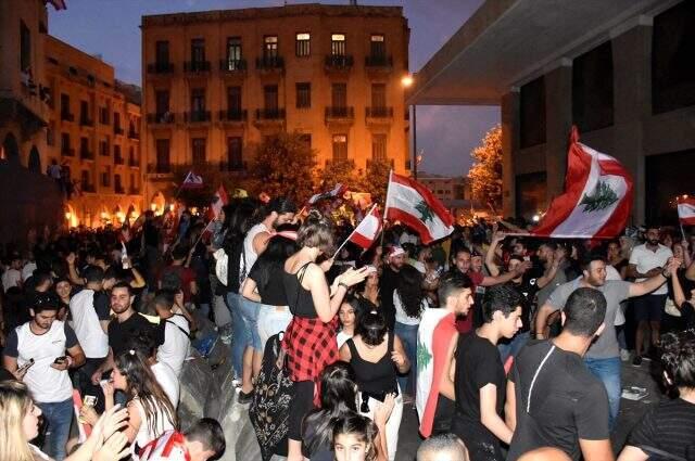 Lübnan'da göstericiler genel grev ve protestolara devam çağrısı yapıyor