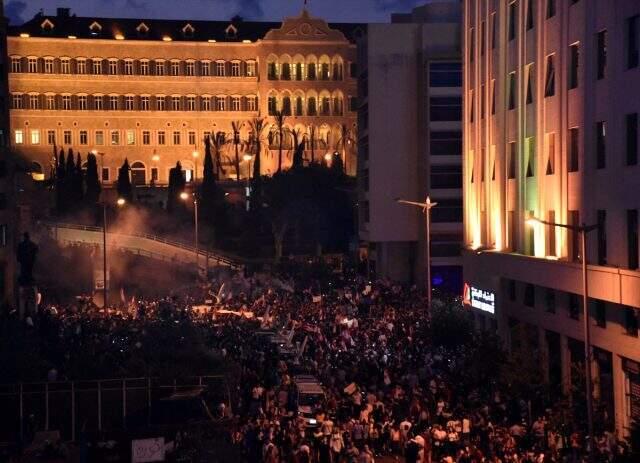 Lübnan'da göstericiler genel grev ve protestolara devam çağrısı yapıyor