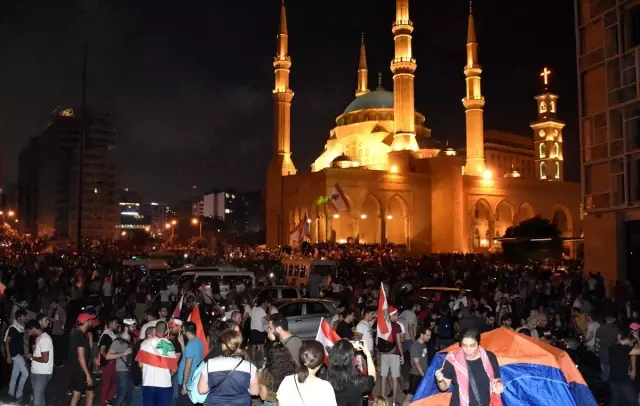 Lübnan'da göstericiler, genel grev ve protestolara devam çağrısı yapıyor