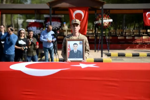 Mardin'de şehit asker için tören Mardin'de şehit asker için tören