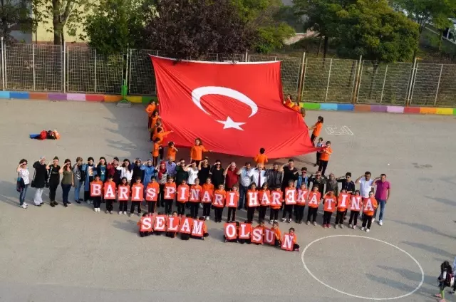 Minik öğrenciler Mehmetçiğe selam gönderdi Minik öğrenciler Mehmetçiğe selam gönderdi