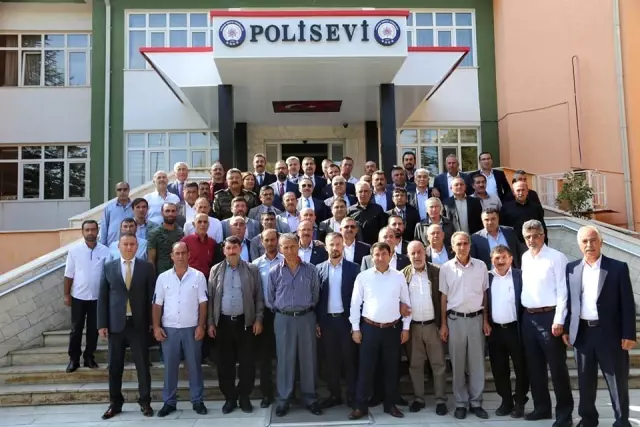 Muhtarlar kendi günlerinde protokol ile buluştu Muhtarlar kendi günlerinde protokol ile buluştu