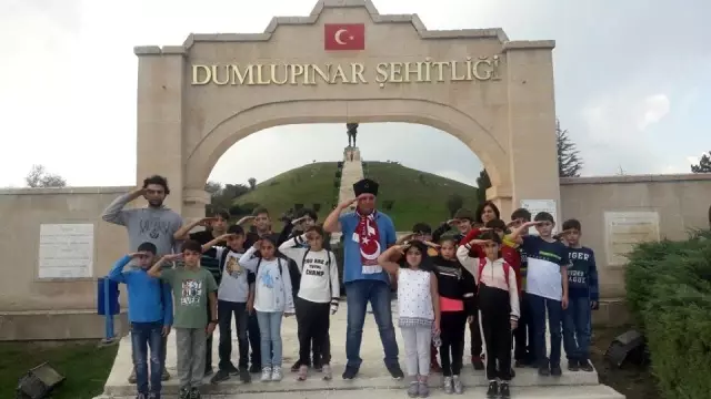 Öğrenciler Barış Pınarı Harekatı için tek yürek olup askerlere selam gönderdiler
