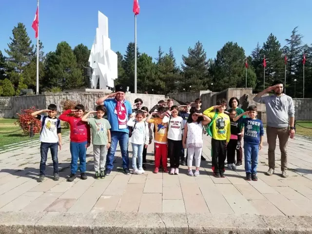 Öğrenciler Barış Pınarı Harekatı için tek yürek olup askerlere selam gönderdiler Öğrenciler Barış Pınarı Harekatı için tek yürek olup askerlere selam gönderdiler