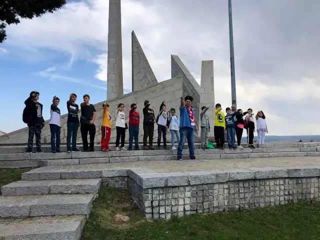 Öğrenciler Barış Pınarı Harekatı için tek yürek olup askerlere selam gönderdiler Öğrenciler Barış Pınarı Harekatı için tek yürek olup askerlere selam gönderdiler