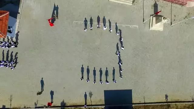 Öğretmen ve öğrencilerden Barış Pınarı Harekatı'na destek Öğretmen ve öğrencilerden Barış Pınarı Harekatı'na destek