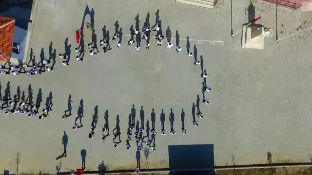 Öğretmen ve öğrencilerden Barış Pınarı Harekatı'na destek Öğretmen ve öğrencilerden Barış Pınarı Harekatı'na destek