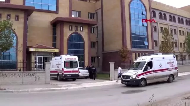 Okulun 2'inci katından atlayan genç kız, yaralandı Okulun 2'inci katından atlayan genç kız, yaralandı