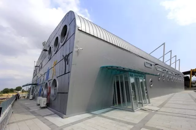 Orhangazi Spor Salonu'nun tribün yapım işi başladı