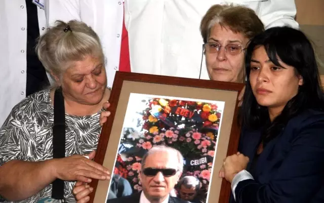 8 yıllık kadavra törenle toprağa verildi 8 yıllık kadavra törenle toprağa verildi