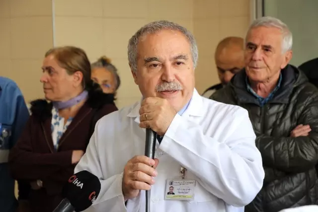 8 yıllık kadavra törenle toprağa verildi 8 yıllık kadavra törenle toprağa verildi