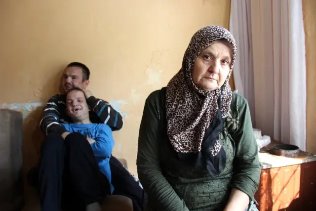 (Özel) Zihinsel engelli 2 çocuk annesi, harabe evde yaşam savaşı veriyor (Özel) Zihinsel engelli 2 çocuk annesi, harabe evde yaşam savaşı veriyor