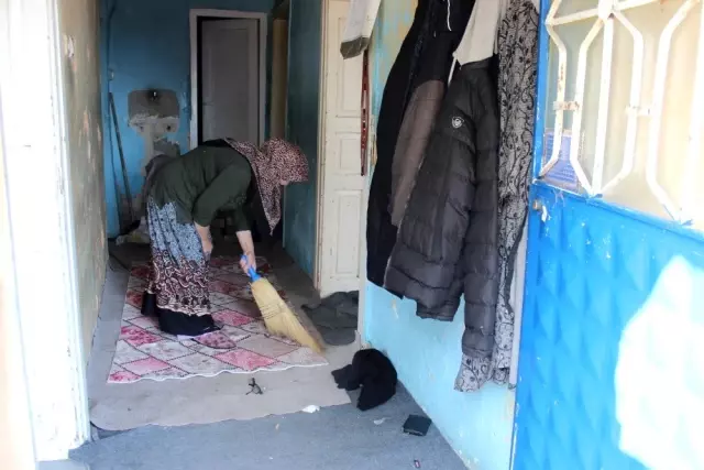 (Özel) Zihinsel engelli 2 çocuk annesi, harabe evde yaşam savaşı veriyor (Özel) Zihinsel engelli 2 çocuk annesi, harabe evde yaşam savaşı veriyor